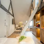 Διαμέρισμα Charming Attic Retreat In Historic Center Γάνδη
