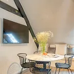 Διαμέρισμα Charming Attic Retreat In Historic Center