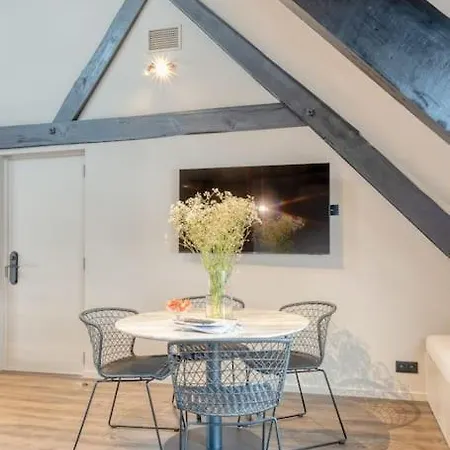 Charming Attic Retreat In Historic Center Gent