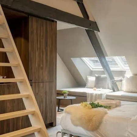 Apartment Charming Attic Retreat In Historic Center