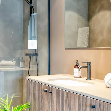 Charming Attic Retreat In Historic Center 根特