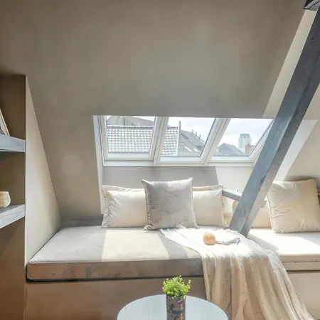 Charming Attic Retreat In Historic Center *