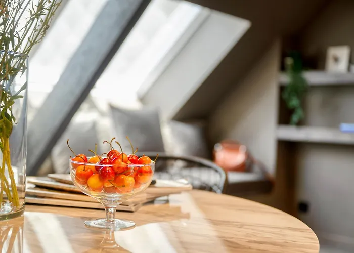 Апартаменти Charming Attic Retreat In Historic Center