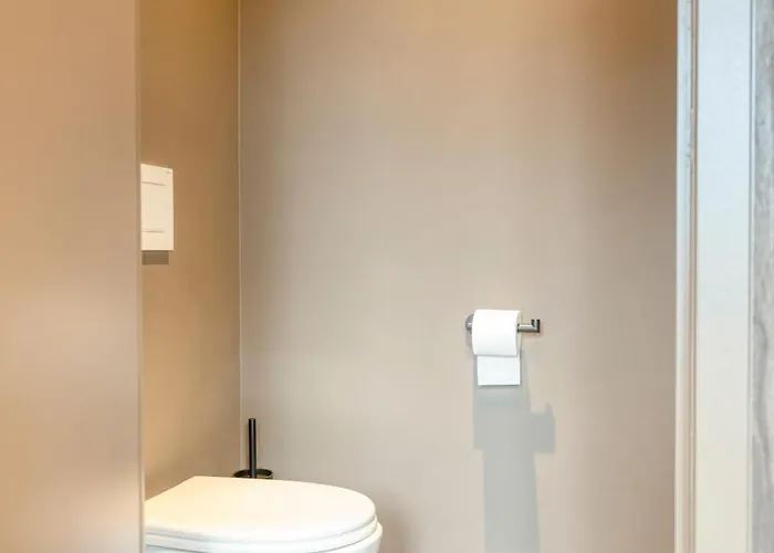 Charming Attic Retreat In Historic Center Апартаменти *