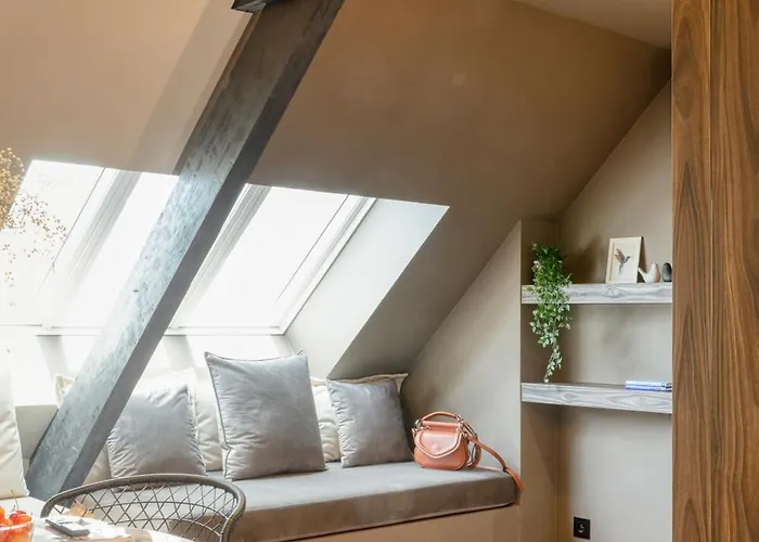 Charming Attic Retreat In Historic Center Lejlighed