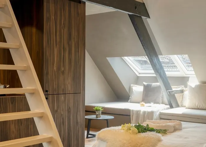 Charming Attic Retreat In Historic Center *