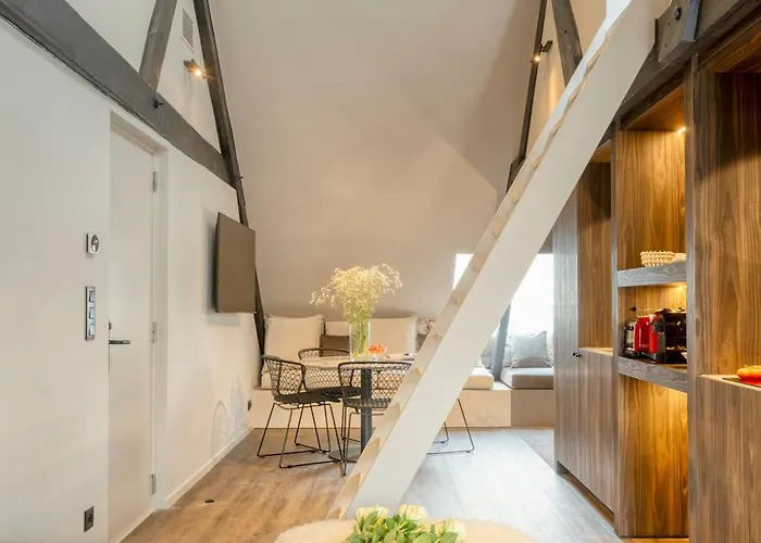 Апартаменти Charming Attic Retreat In Historic Center Гент