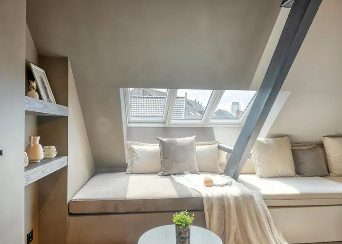 Charming Attic Retreat In Historic Center *