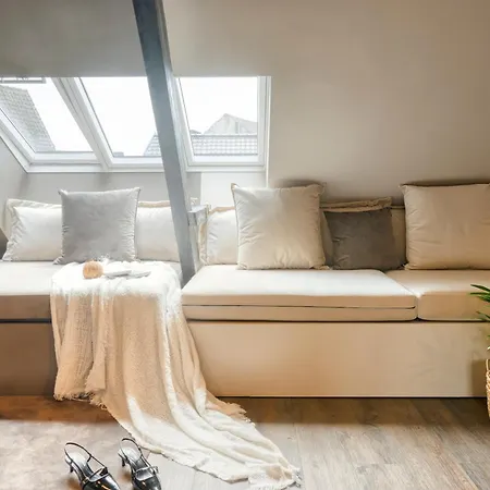 Charming Attic Retreat In Historic Center